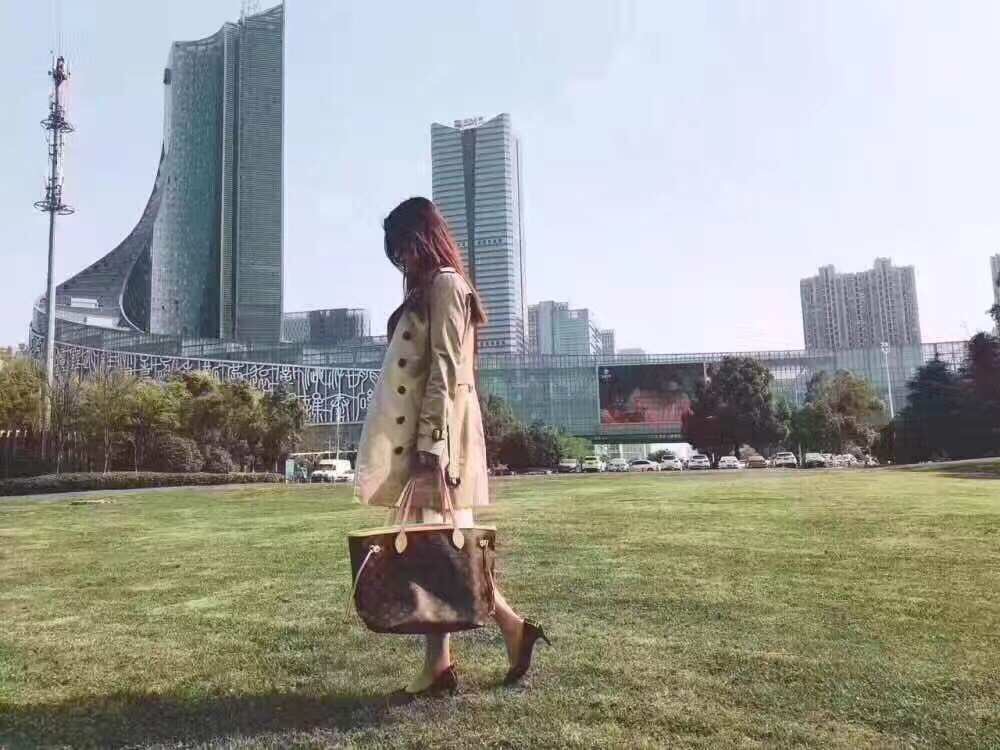 lv购物袋neverfull假的,代购商品发现是假货