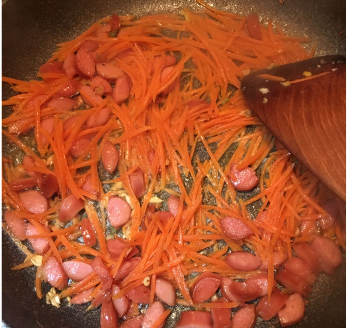 蛋炒饭看着简单,蛋炒饭吃起来不腻的做法