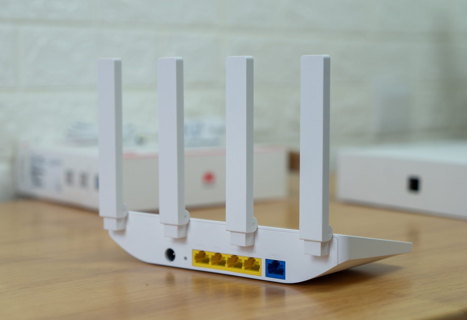 华为3.0路由器,可以手机控制的华为吸顶式路由器