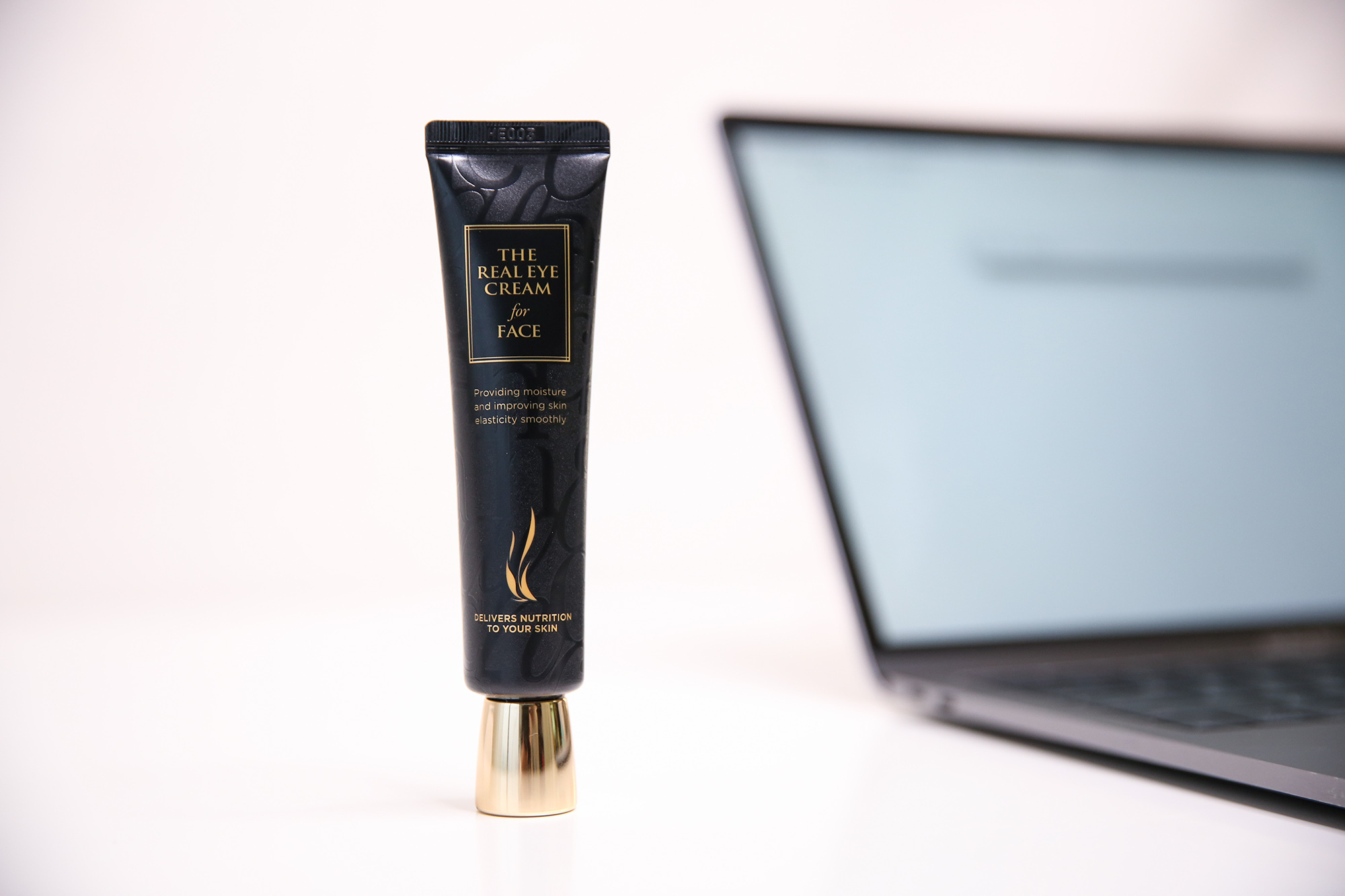 “空调肌”逆袭记，新年第一款万能充电眼霜！