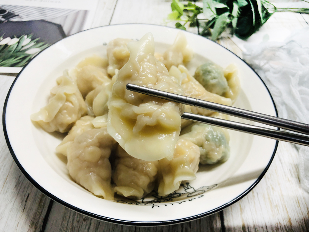 冰箱里冻的饺子怎么煮不会破皮呀,煮饺子切记不可开水就下锅