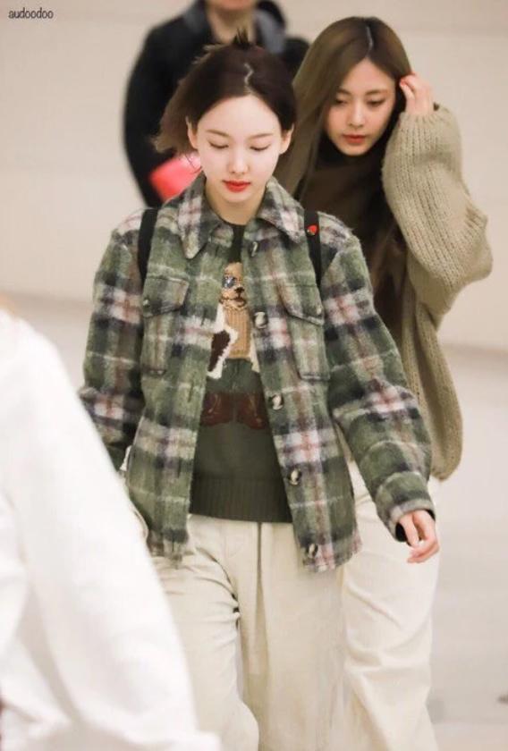 twice正规三辑单封是林娜琏吗 (twice nayeon 林娜琏街头唯美拍摄)