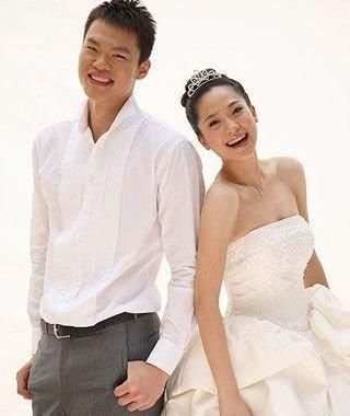 揭秘朱芳雨与现任妻子的恩爱秘密,朱芳雨三次婚姻