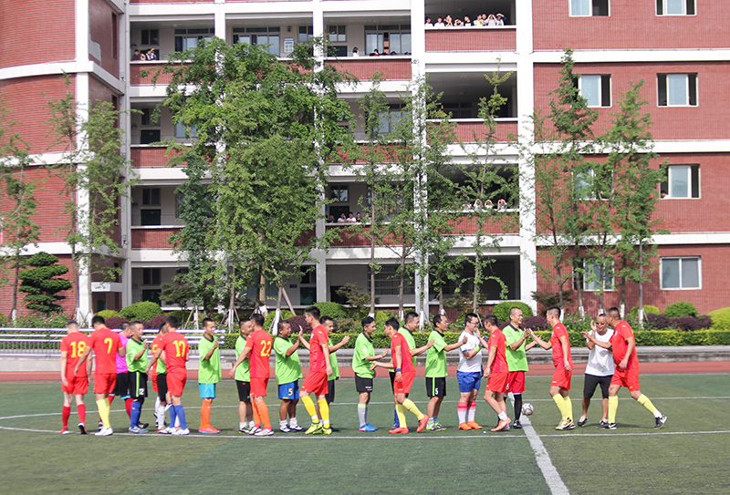 足球邀请赛激情开赛,南充高坪一小足球赛视频