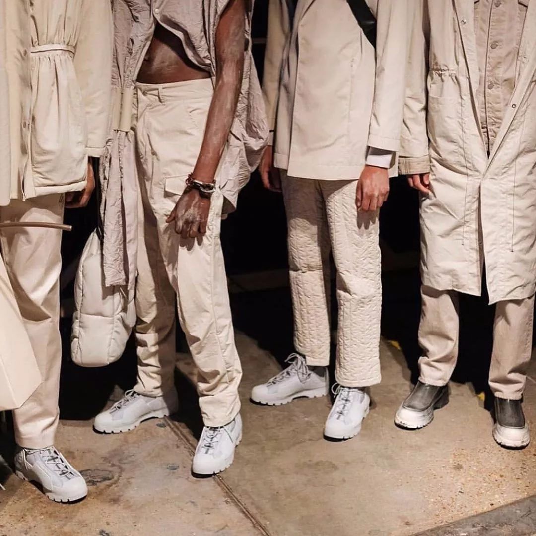 侃爷跟耐克合作鞋款,侃爷nike老爹鞋