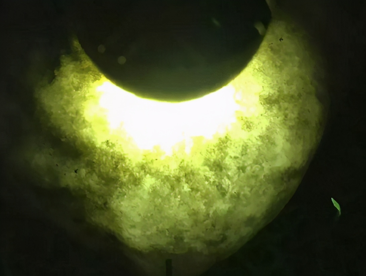 南齐场口原石皮壳特征,缅甸南齐场口翡翠原石特征