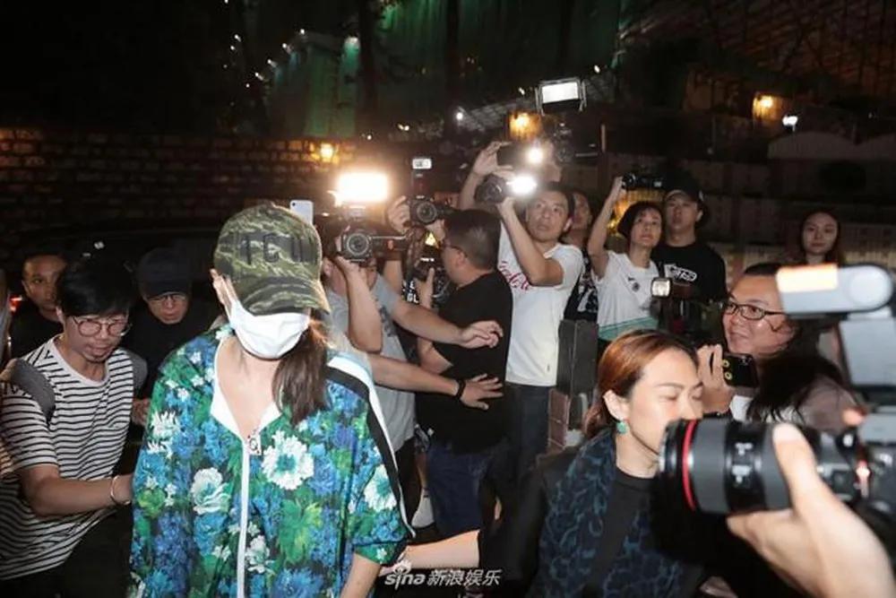 在闲鱼花1元买了个手机,在闲鱼花了2000块