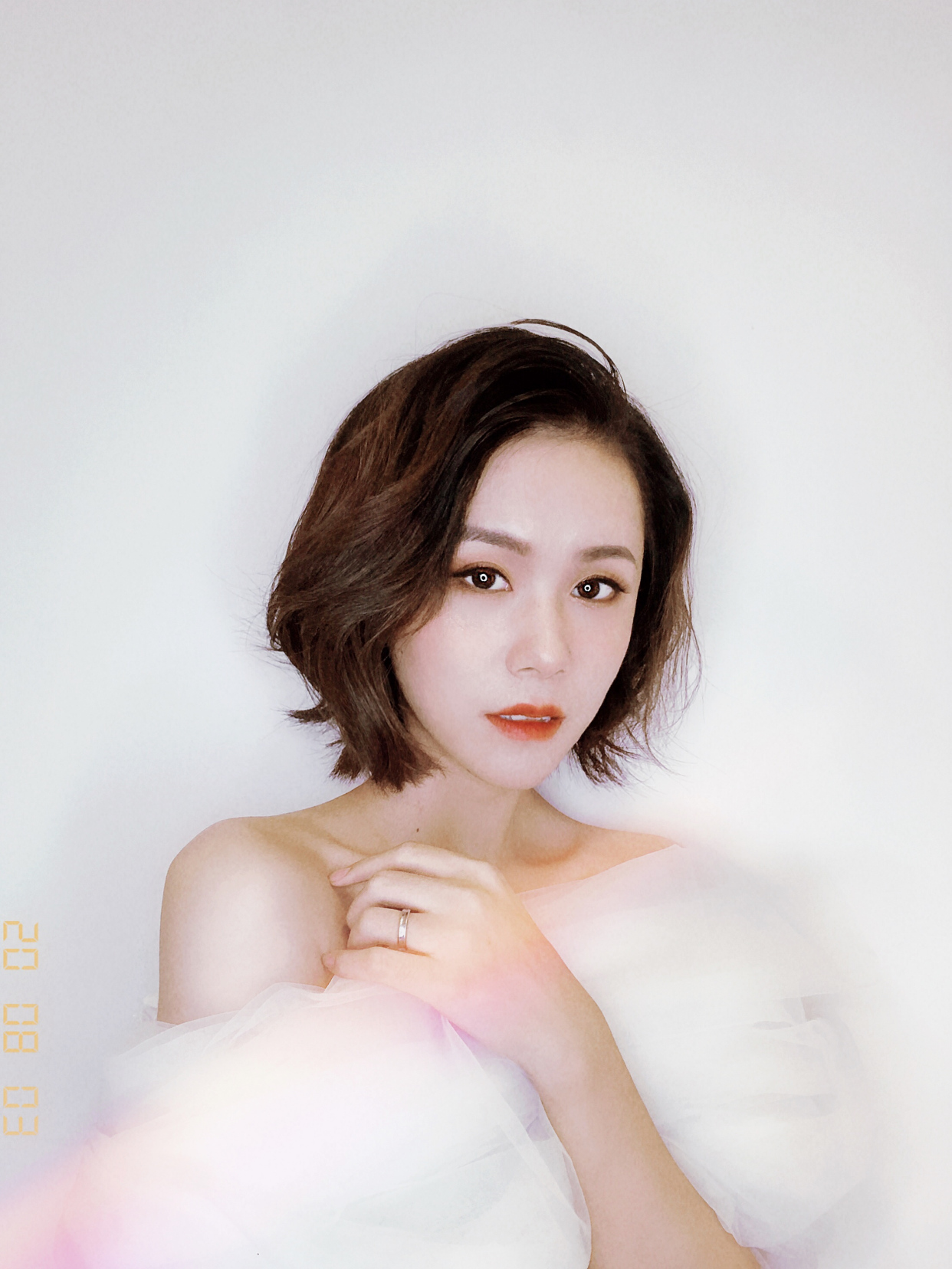 短发新娘盘头发的视频教程,新娘短发红色礼服造型视频