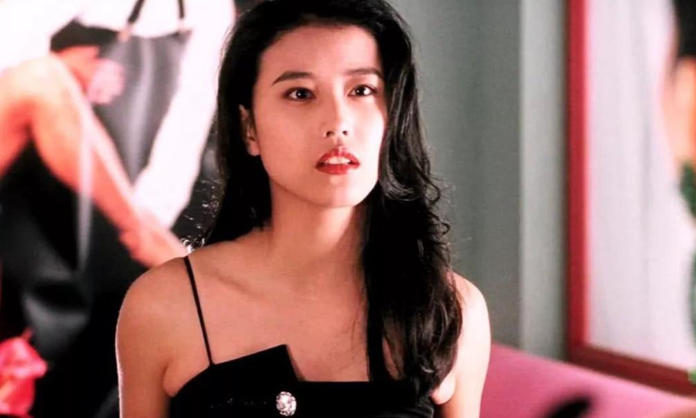 港姐关之琳李嘉欣周海媚,李嘉欣与周海媚哪个更胜一筹