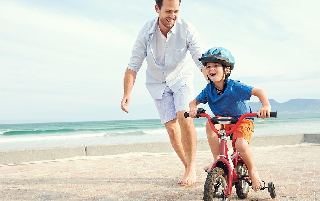 孩子户外骑车不慎跌倒，学会这几个方法让你不再手忙脚乱