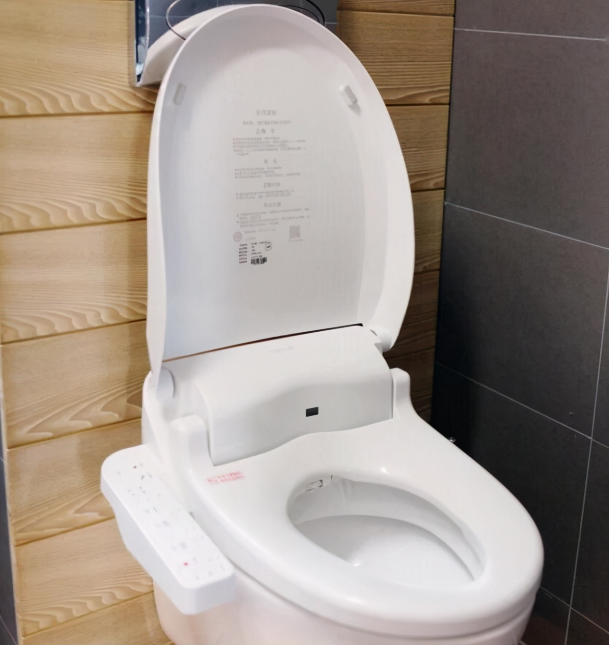 习惯蹲厕的人怎么用马桶,不会用马桶的人怎么上厕所