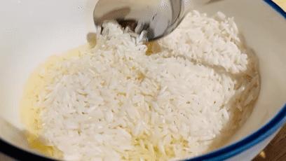 香港师傅教你做美食,香港正宗煲仔饭做法