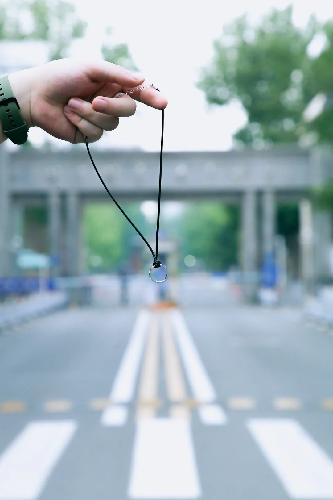 豪！这所高校为本科毕业生发水晶，硕士发蓝宝石，博士发钻石