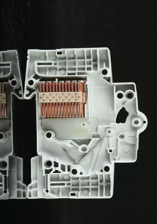 abb万能断路器2000a的拆解价值,abb塑壳断路器拆解可调整连杆