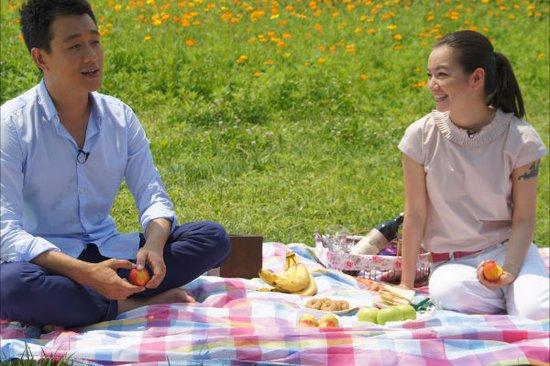 如何在和女生约会三次时牵手,怎样和3岁女孩沟通