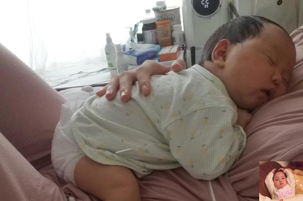 如何根据温度给新生儿穿衣盖被,新生儿夏季睡觉盖被的正确盖法