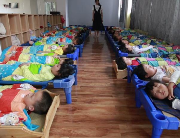 刚满两岁的宝宝上幼儿园合适吗,孩子几岁上幼儿园和一年级