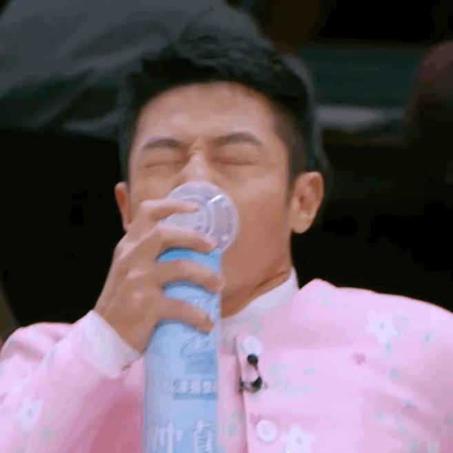 宝宝便便呈褐色稀状,宝宝便便颜色偏黄带有一点气泡