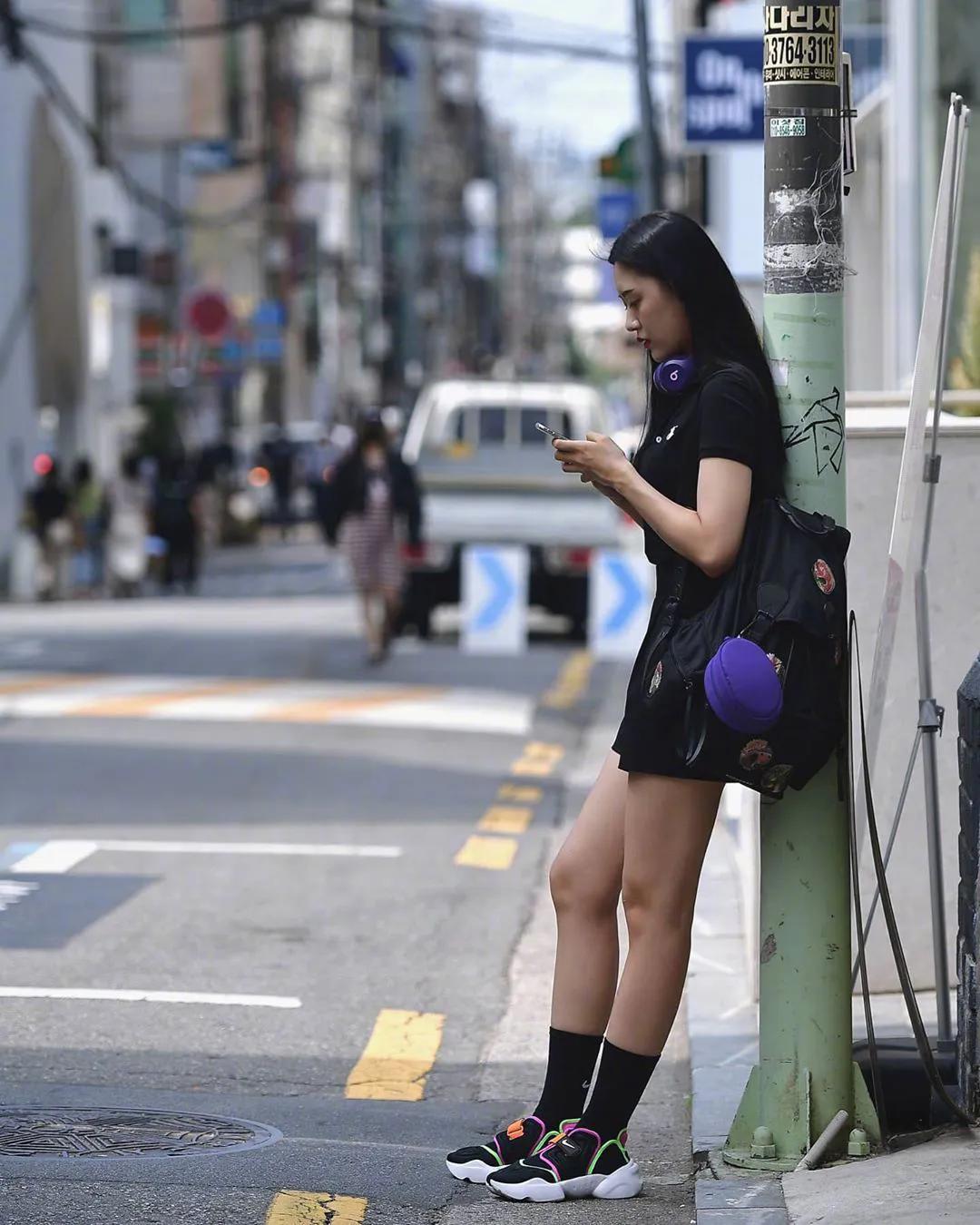真实韩国女街拍,韩国女生穿搭街拍