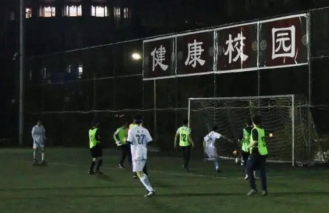 北大中文系男足输球走红,北大中文系男足输球却走红