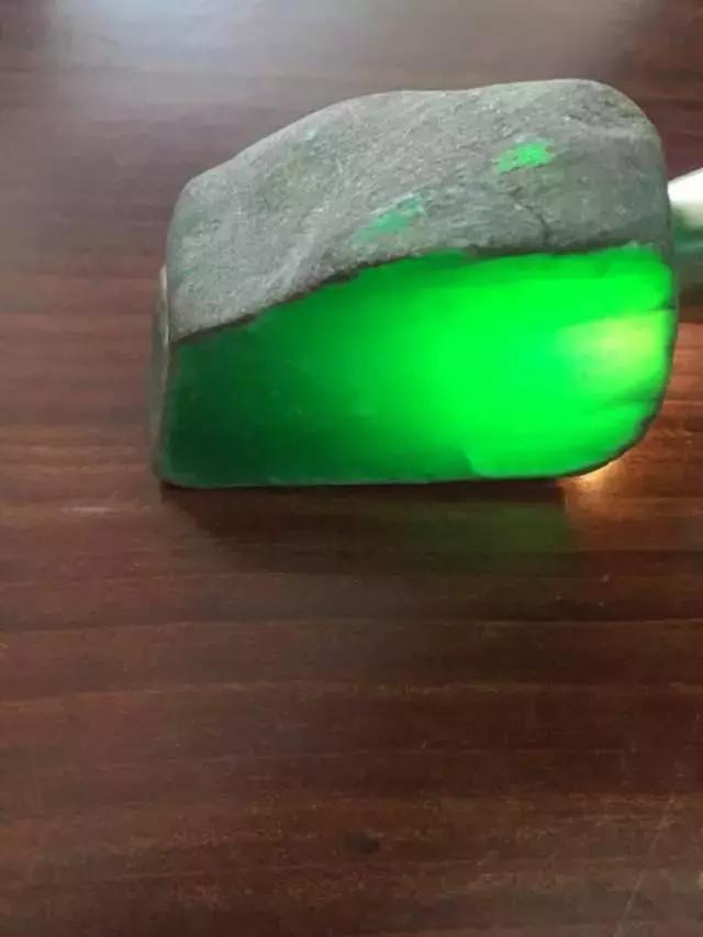 后江翡翠原石价格,几十块买的后江冰种翡翠原石