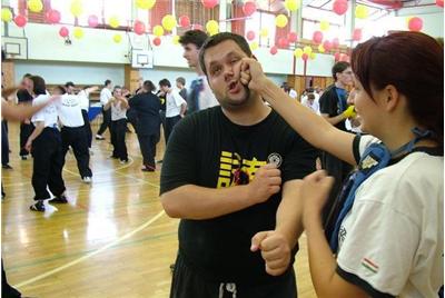 咏春拳日字冲拳视频,咏春日字冲拳叶问片段