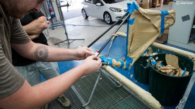 碳纤维自行车车身修复视频教程,碳纤维自行车针孔如何修复