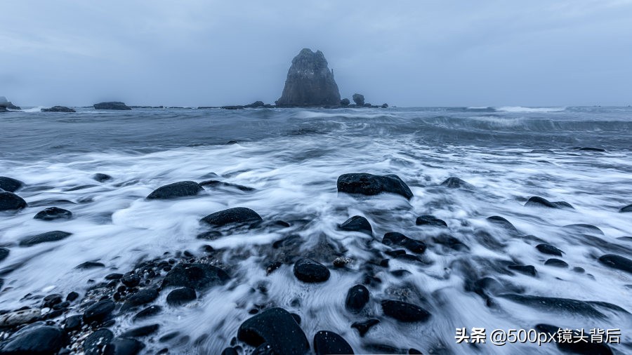 蓝火，是游客追逐和观赏对象；而硫磺矿，更是矿工赖以生存的物品