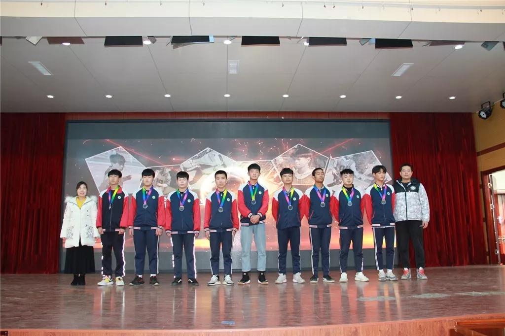 筑梦绿茵青春飞扬主题绘画,筑梦绿茵青春飞扬怎么画