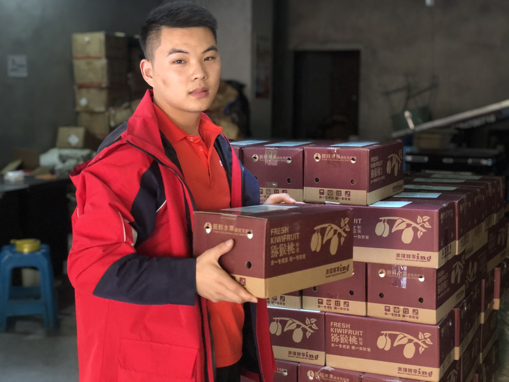 18岁小伙干快递一年净赚80万,干了12年快递赚了200万