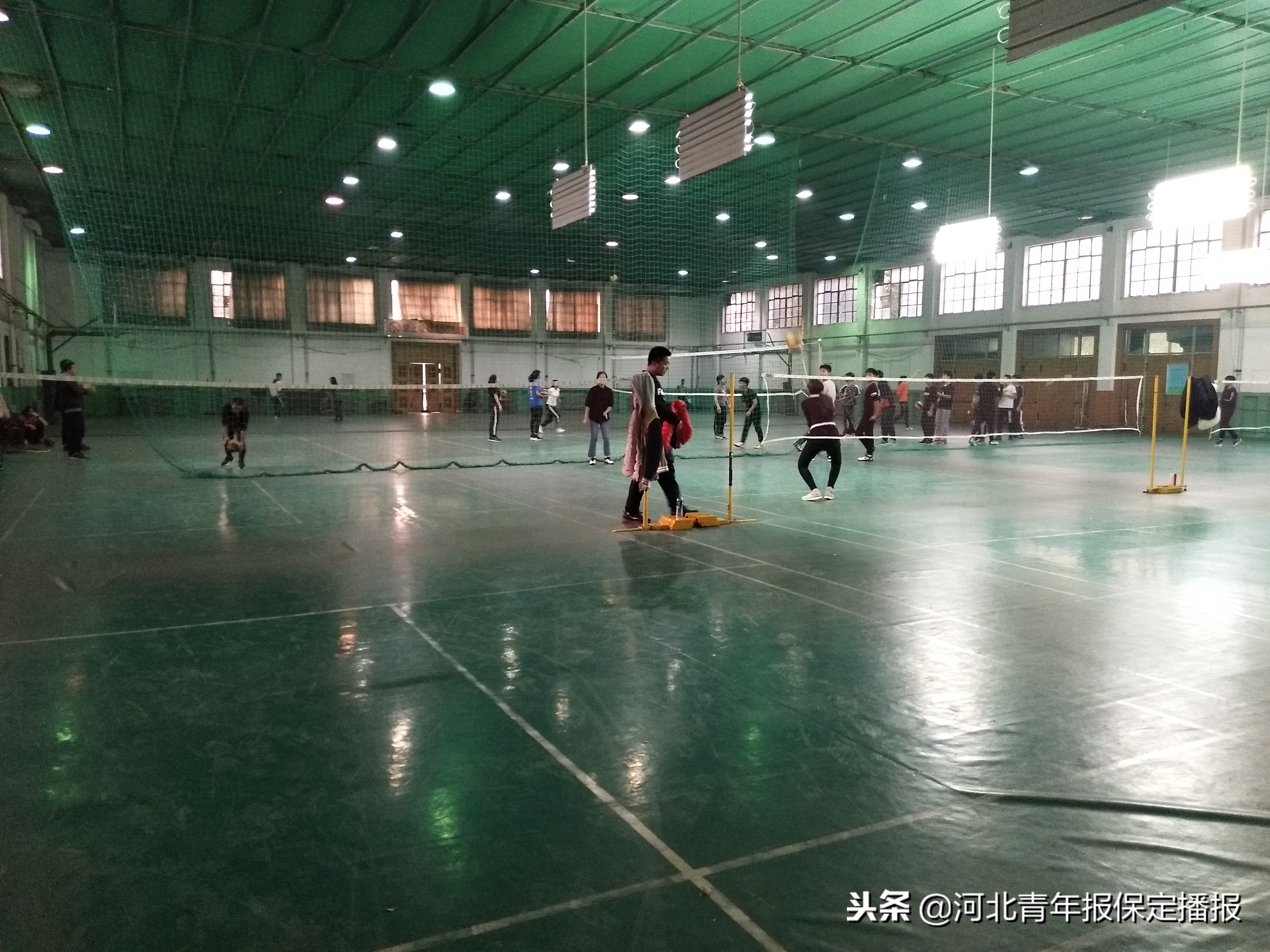 高校体育设施需要对社会开放吗,高校体育场是对公众开放吗