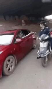 搞笑gif段子妹子你太皮了,搞笑gif段子妹子有点太淘气了