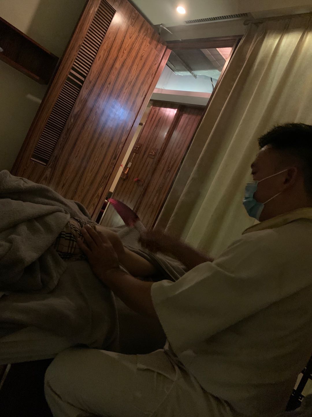 高档艾灸馆初体验，为什么那么贵