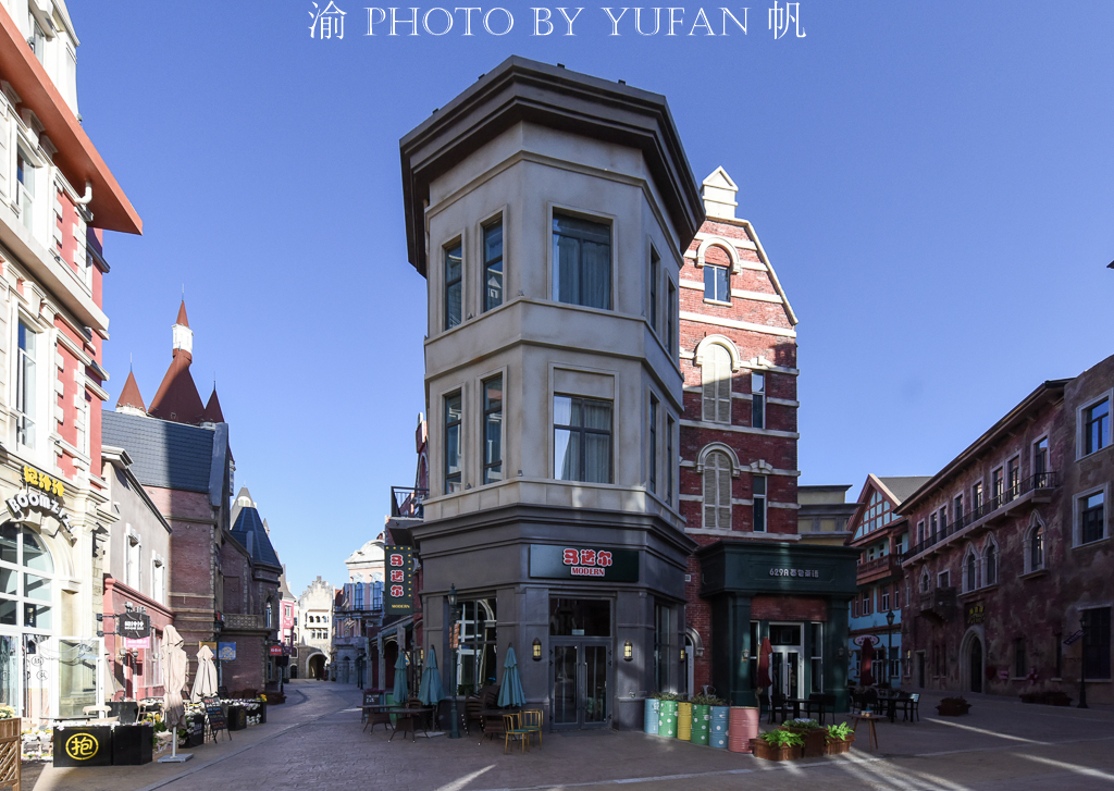 青海有座浓缩18国经典建筑的丝路小镇，不出国门，也能环游世界