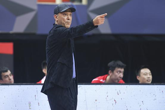 19岁小将投中超远三分绝杀,19岁小将16分钟惊艳全场