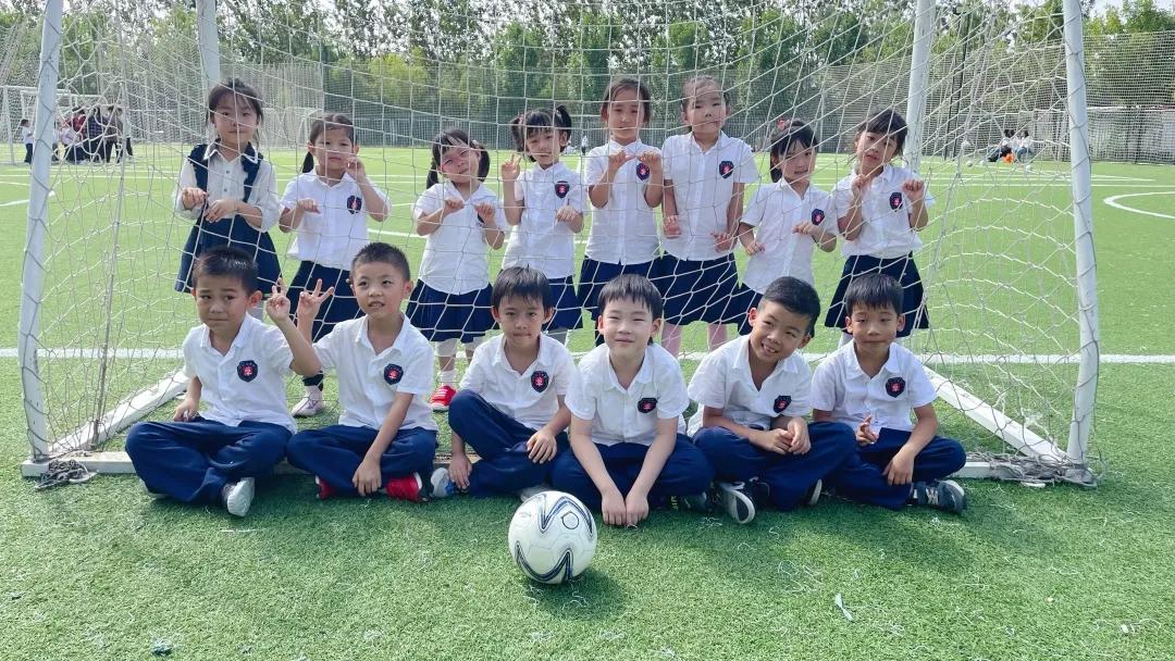 秋季校园足球联赛,秋季草坪氛围感照片