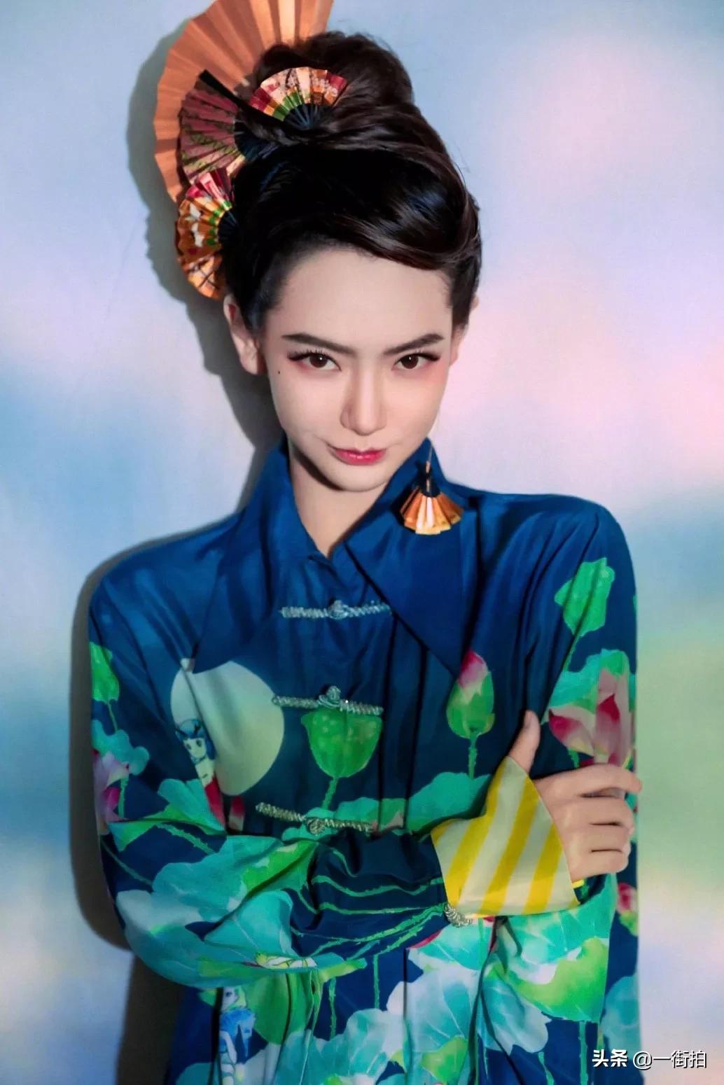 戚薇穿牛仔背带裙,戚薇吊带裙搭配图片