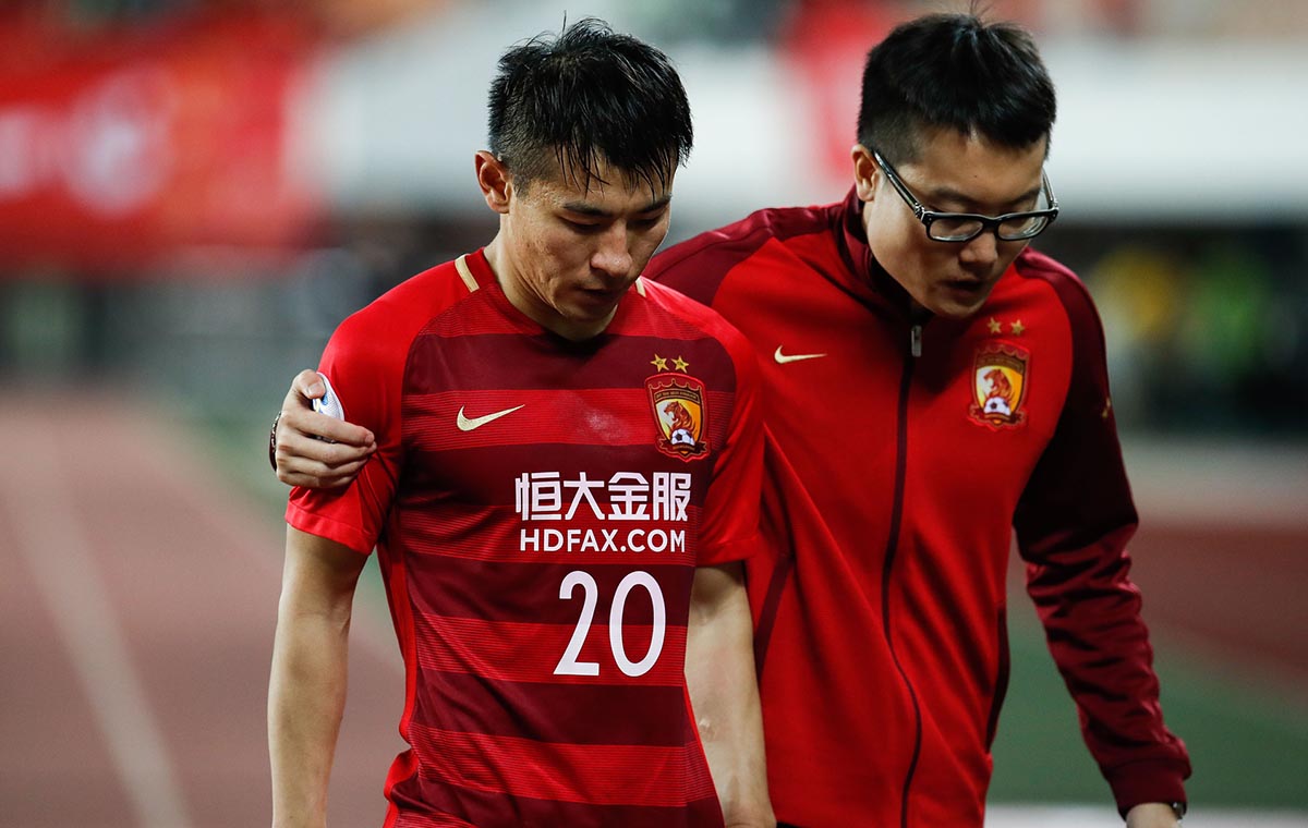 再度手术,终极考验,于汉超的足球往事——斗士,不向命运低头