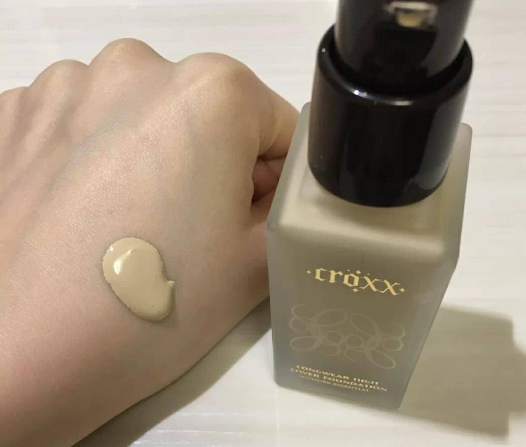 雅诗兰黛粉底液怎么样用才不浮粉,雅诗兰黛粉底液适合干皮肤吗