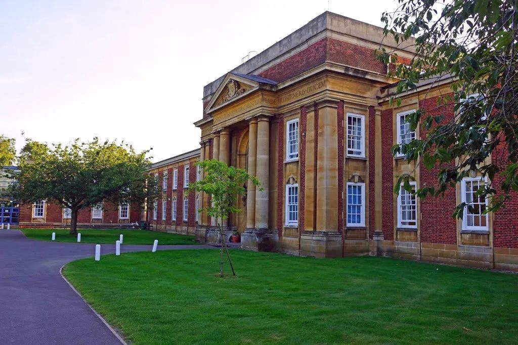 英国私校推荐之皇家罗素中学,英国24所罗素大学