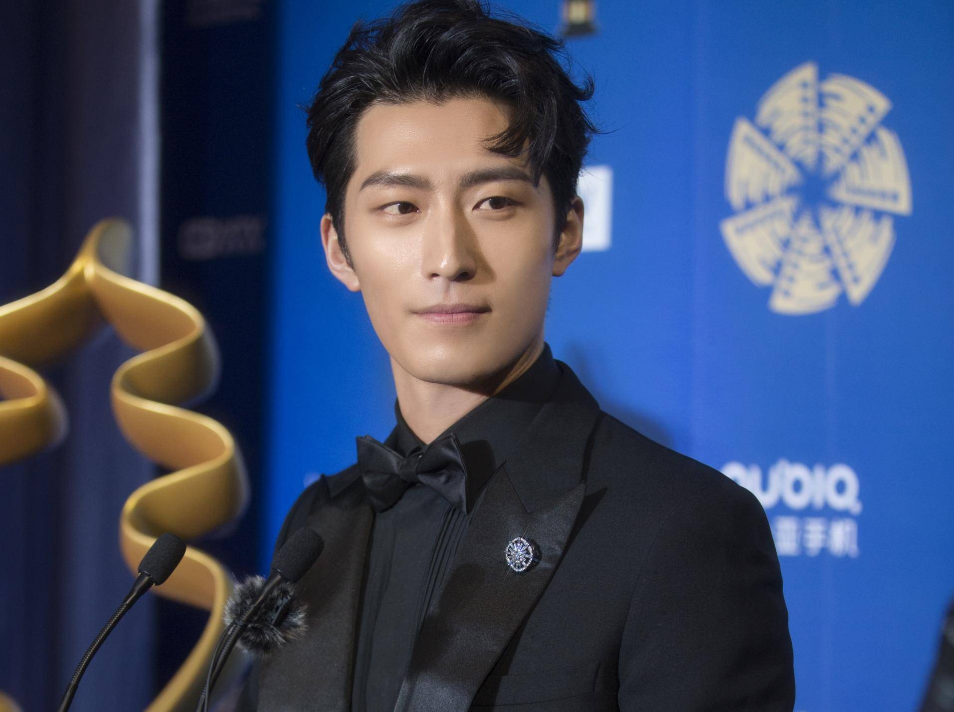 何超莲吃美食的视频,何超莲吃火锅