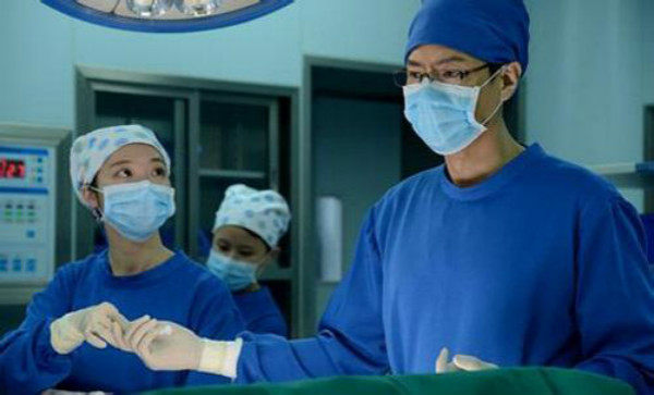 产科男医生越来越多，产妇有苦说不出，但他们这3个优势不得不服