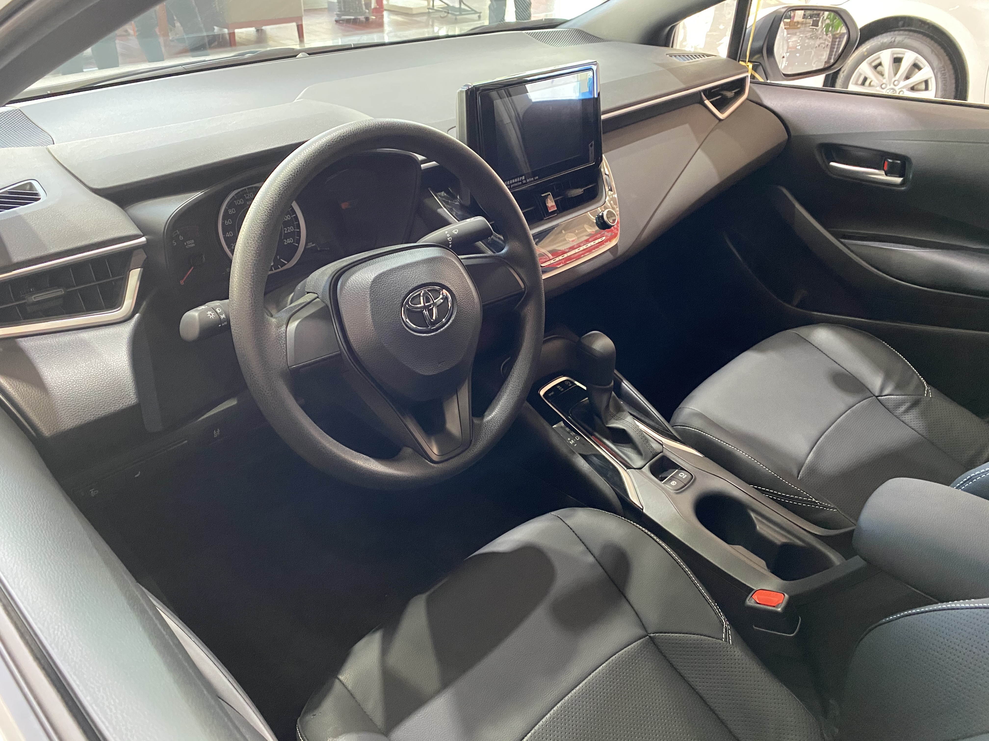 雷凌混动油耗多少钱一公里,广汽丰田雷凌19款3万公里价格