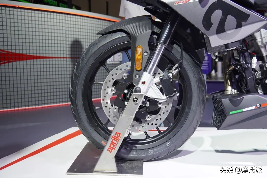 街车有两种，能战斗的街车和其他街车