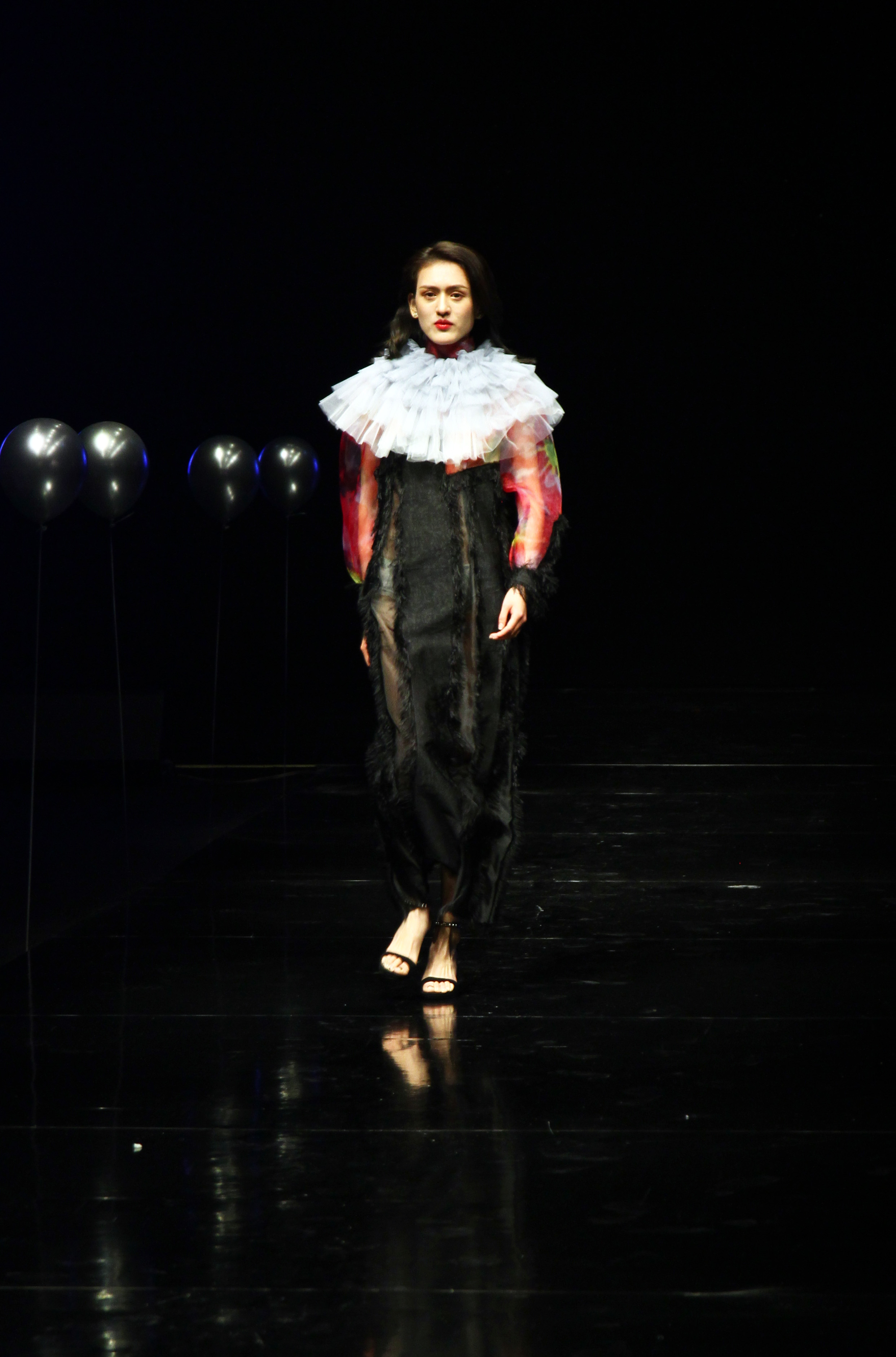 以“秀”展“料”用创意点亮时尚