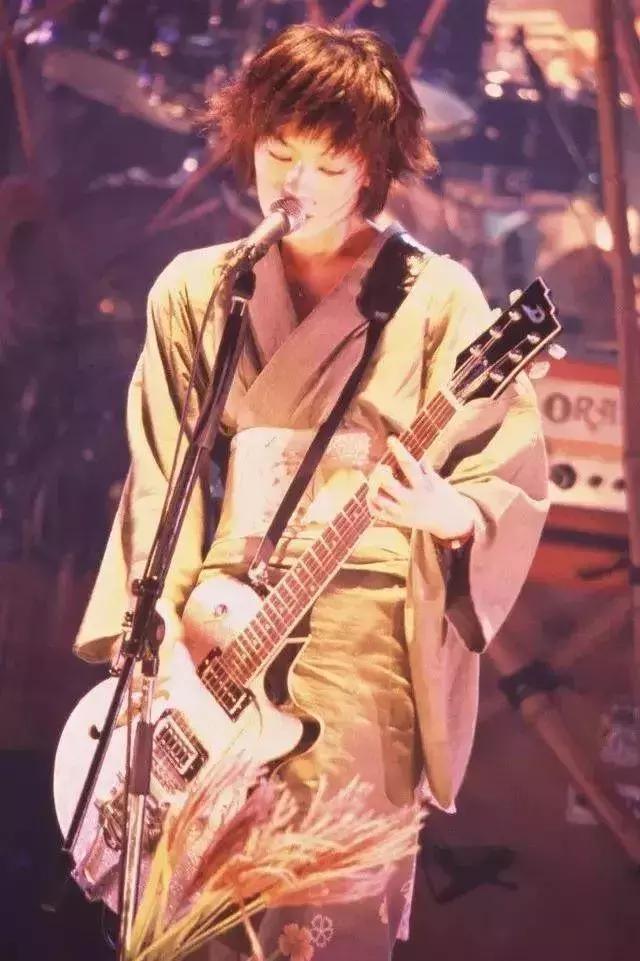 摇滚乐史上最伟大的女歌手,她是摇滚女王歌曲