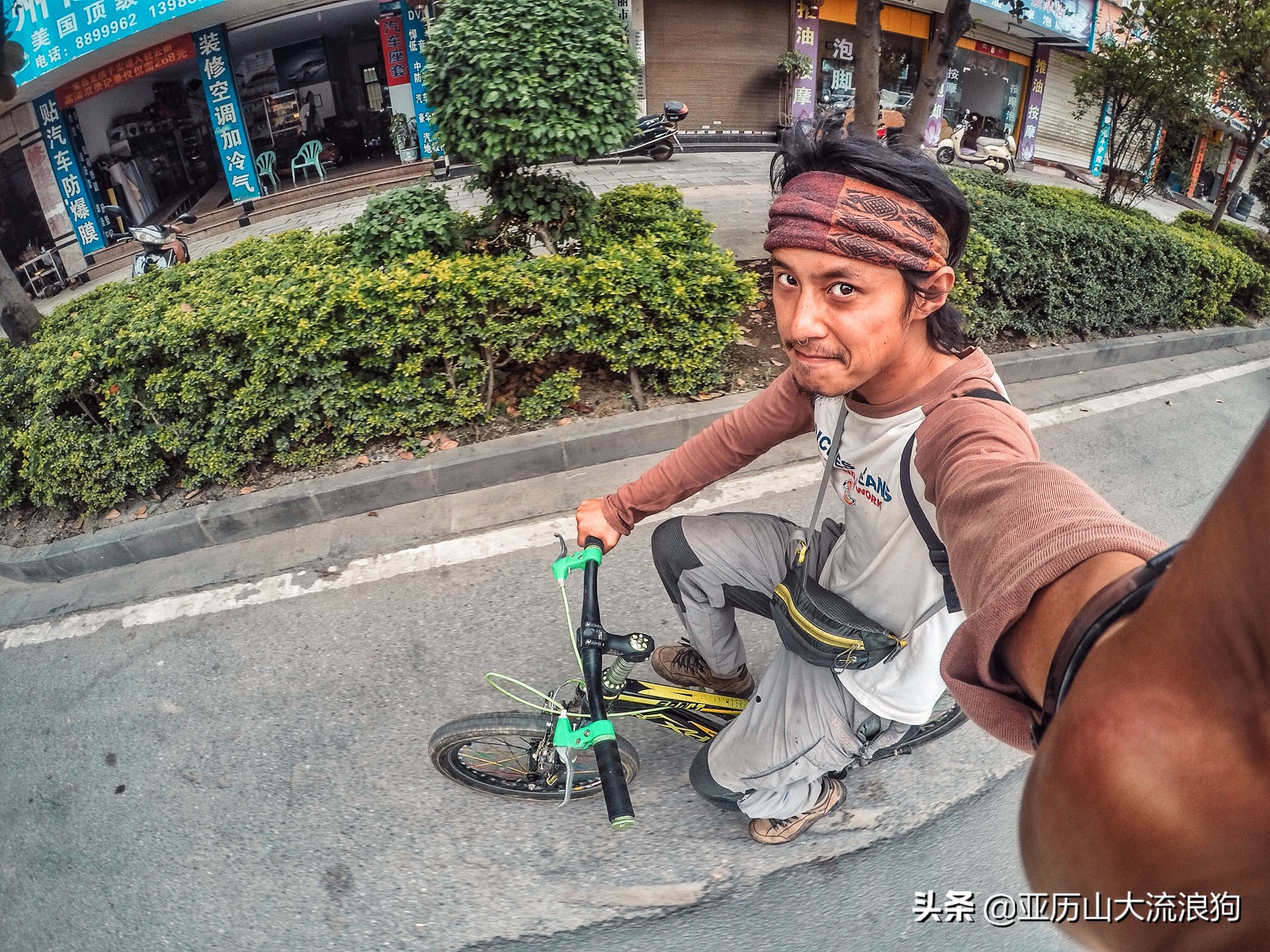 我流浪到中缅边境，发现一座奇特的寺庙，修行的僧人竟都是孩童