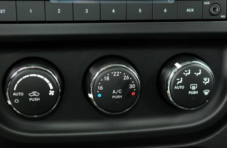 硬派情怀越野车,硬派越野jeep进口自由客怎么样