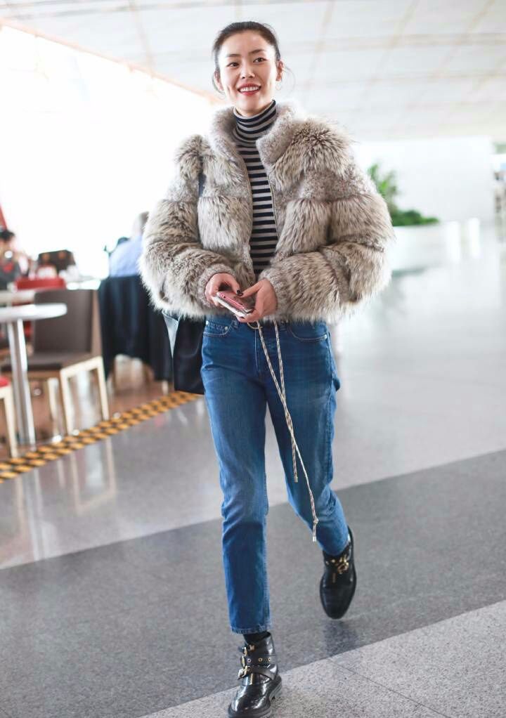 刘雯大胆换上寸头,刘雯一刀切发型