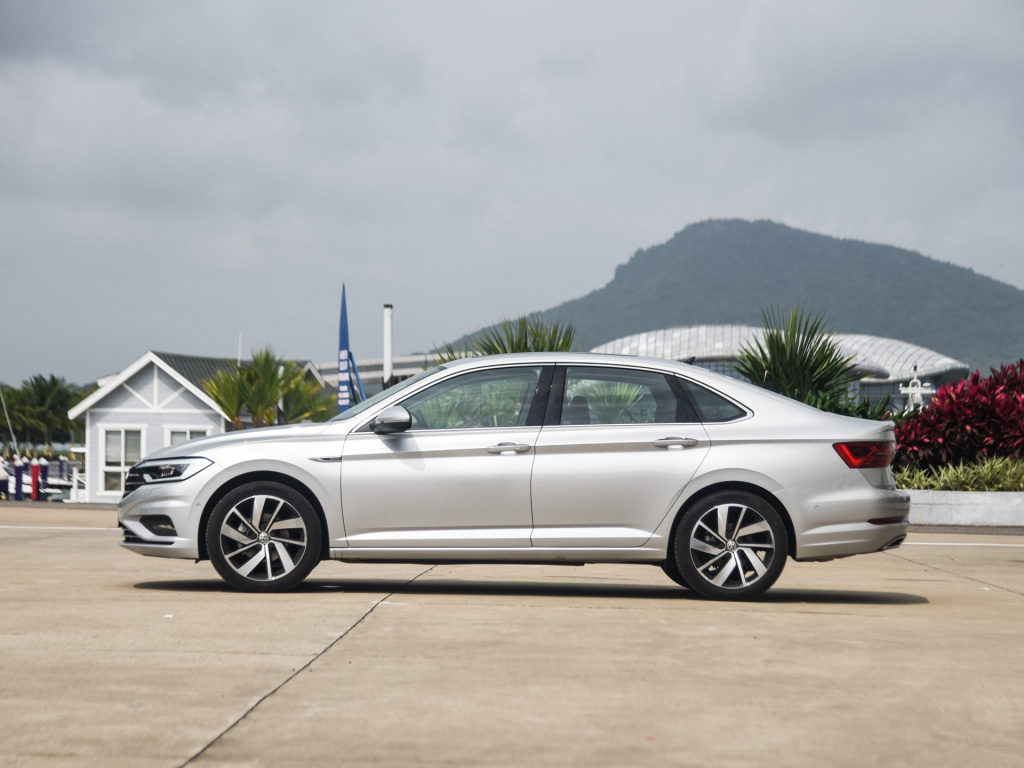 大众速腾2022款1.5t价格及油耗,全新速腾手动挡的油耗